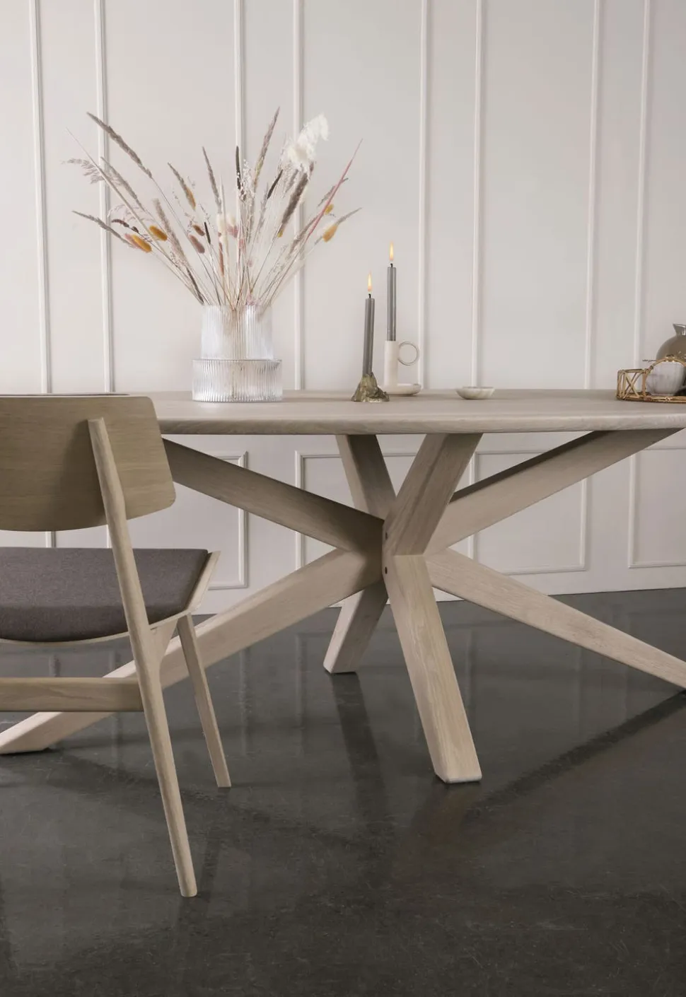 Alcor Soft Ovalt Matbord