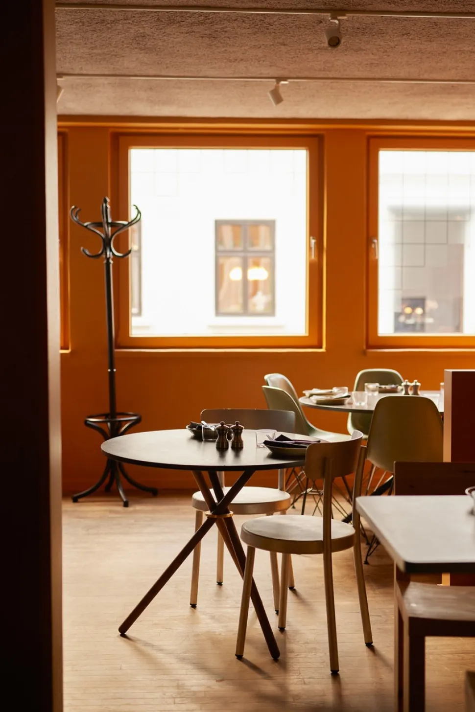 Aldric Cafébord Runt Ø80 | Dark Concrete