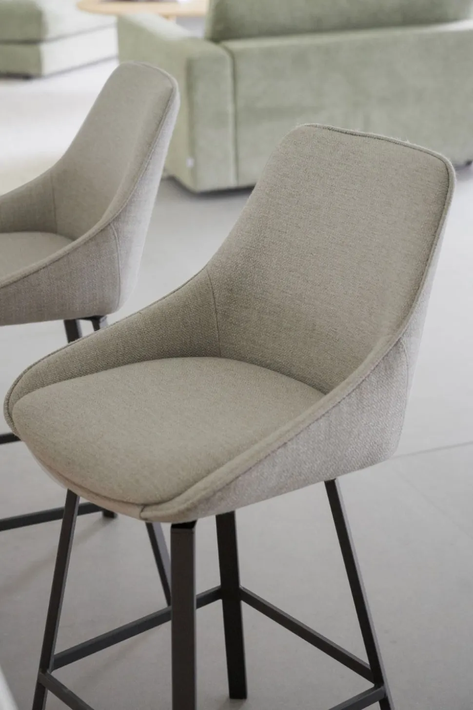 Alison Barstol 65 | Beige