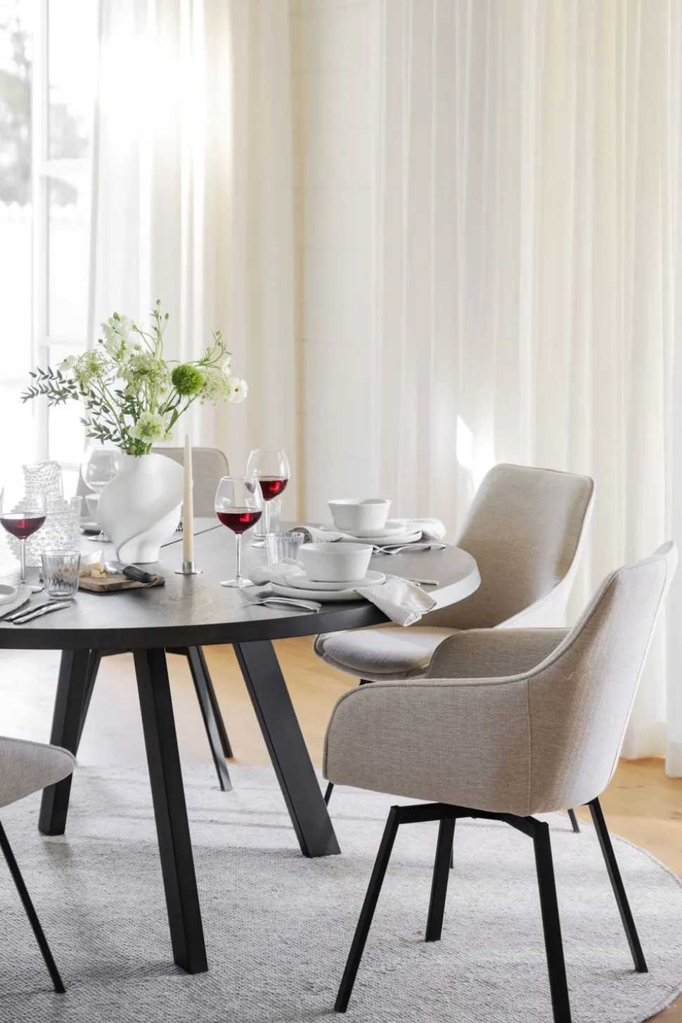 Alison Karmstol | Ljusbeige tyg | Ekben