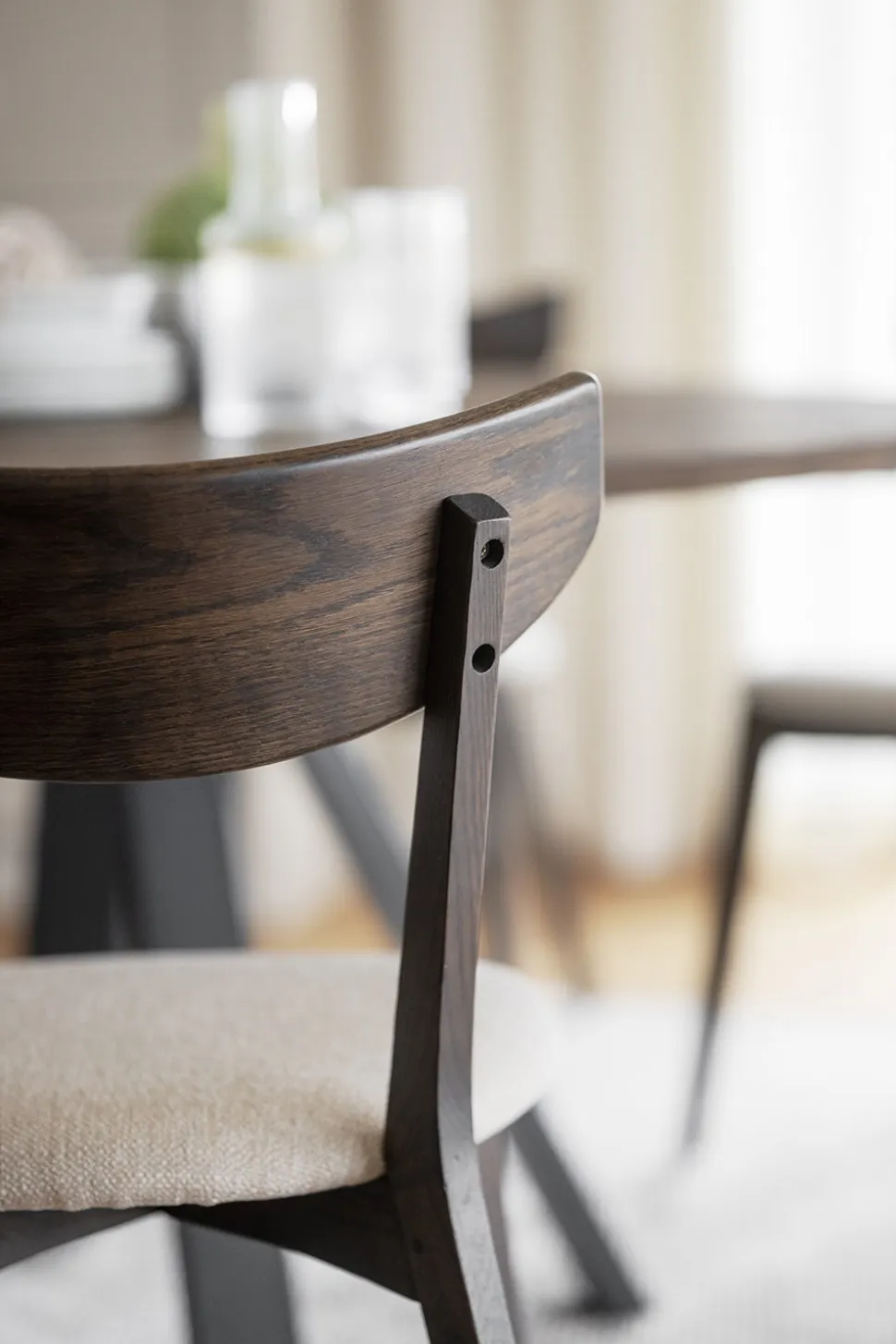 Ami Stol | Brunlackad Ek, Beige