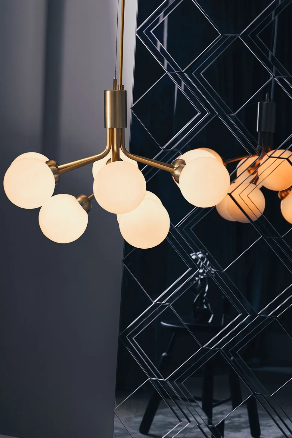 Apiales 9 Ljuskrona | Brushed Brass/Opal
