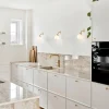 Apiales Vägglampa, Fast Installation | Brushed Brass/Opal