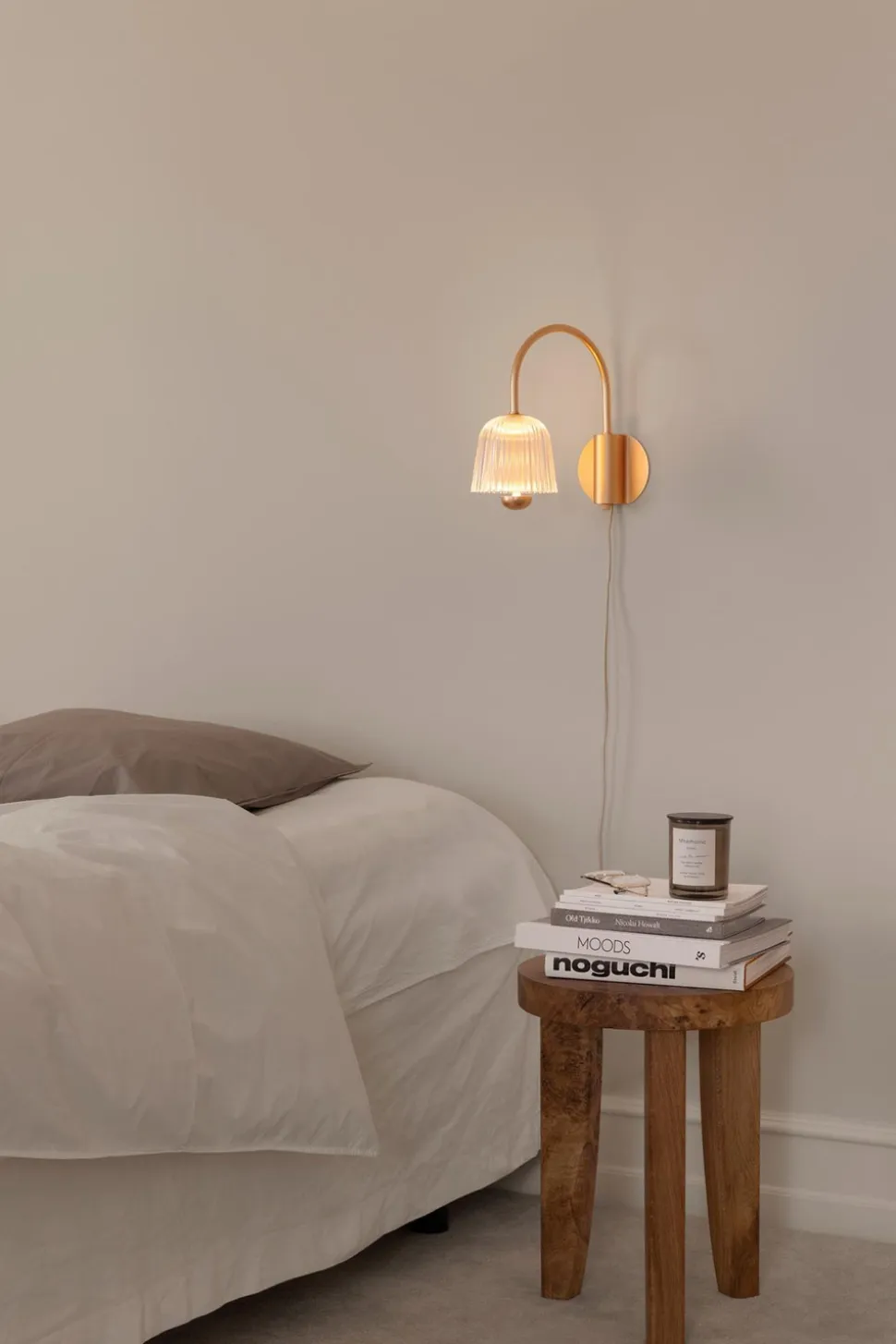 Asteea Vägglampa | Satin Brass/Ripple Clear