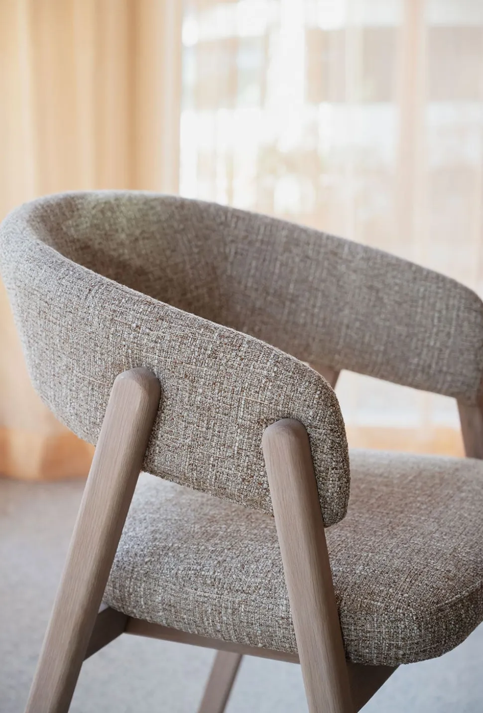 Barnaby Karmstol | Mörkbeige/Vitpigmenterad Ek