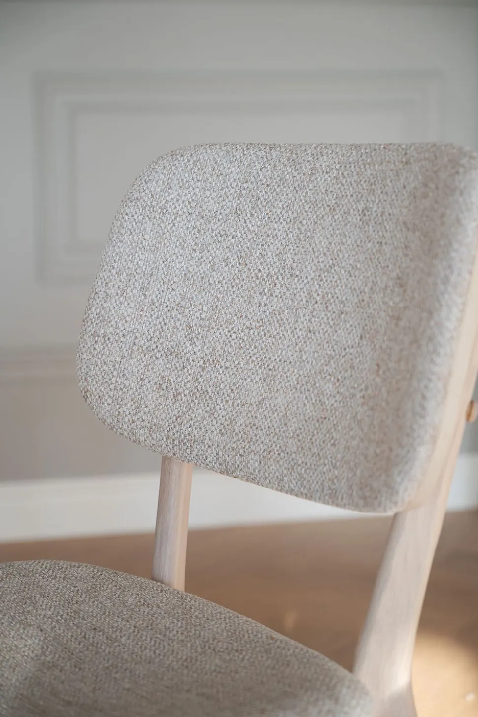 Barrett Stol | Ljusbeige/Vitpigmenterad Ek