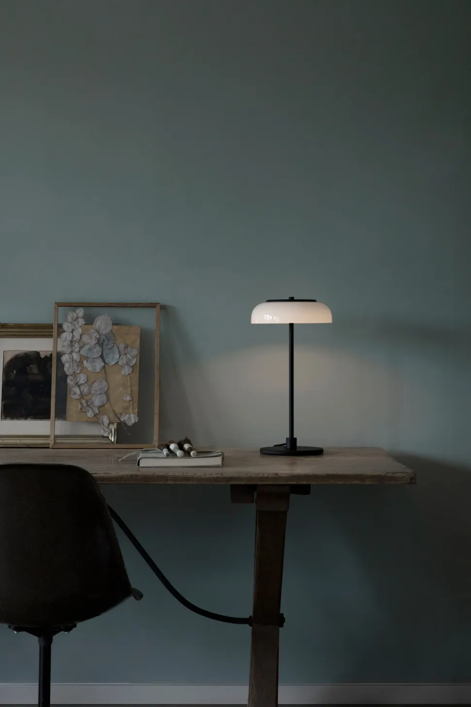 Blossi Bordslampa | Black/Opal