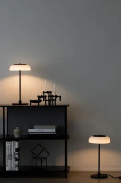 Blossi Bordslampa Small | Black/Opal