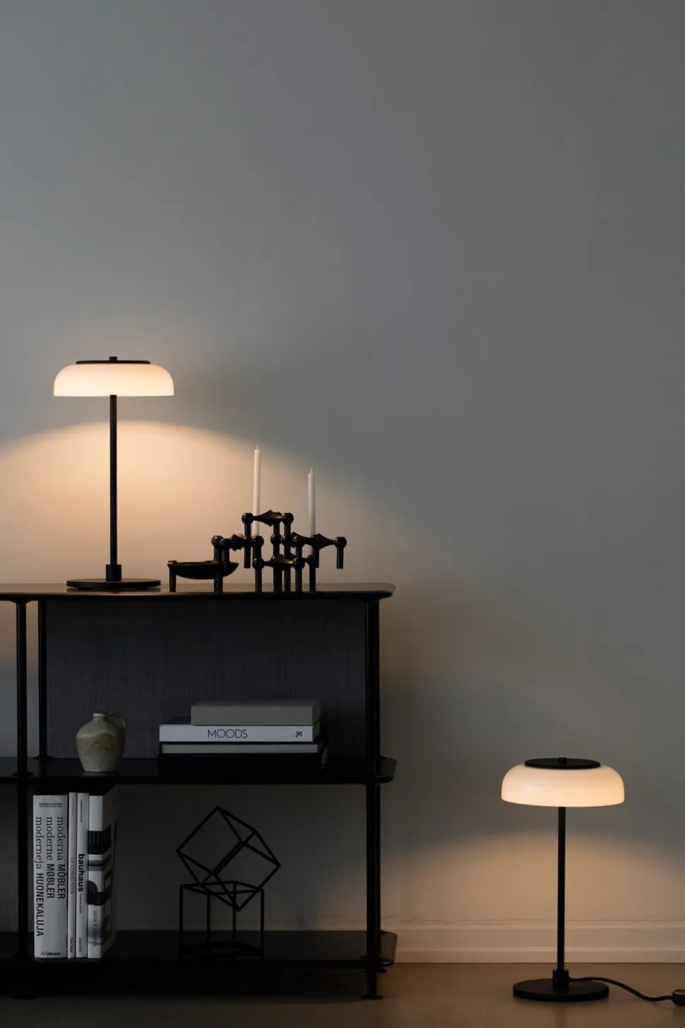 Blossi Bordslampa Small | Black/Opal