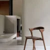 Bok Stol | Brunlackad Teak | Träsits
