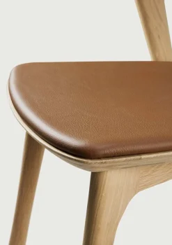Bok Stol | Lackad Ek | Läder Cognac