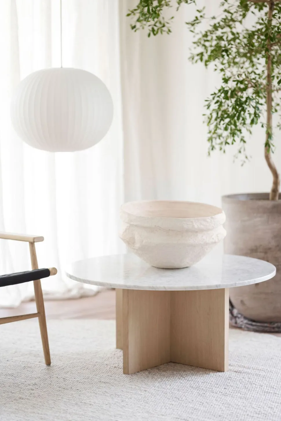 Brooksville Soffbord Runt | Vit Marmor / Vitpigm. Ek