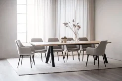 Carradale Matbord | 220 Svart Ek, V-Ben
