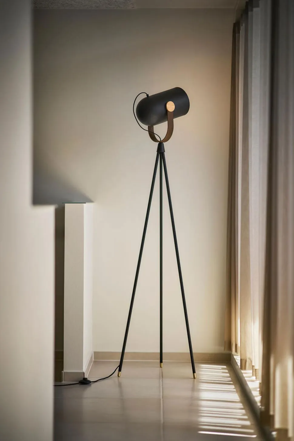 Carronade II Golvlampa | Rökt Ek/Mässing