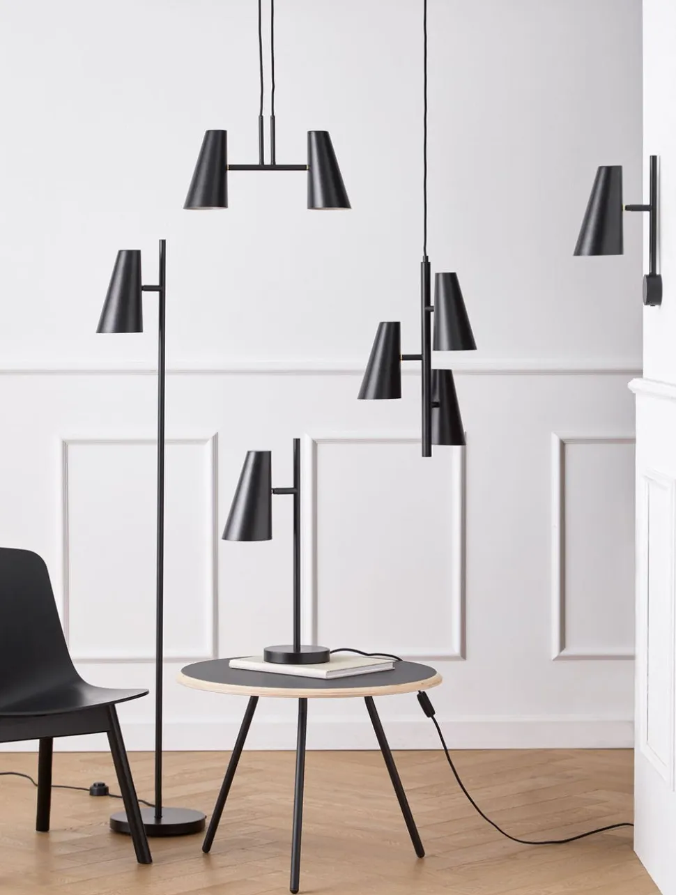 Cono Bordslampa | Svart Metall