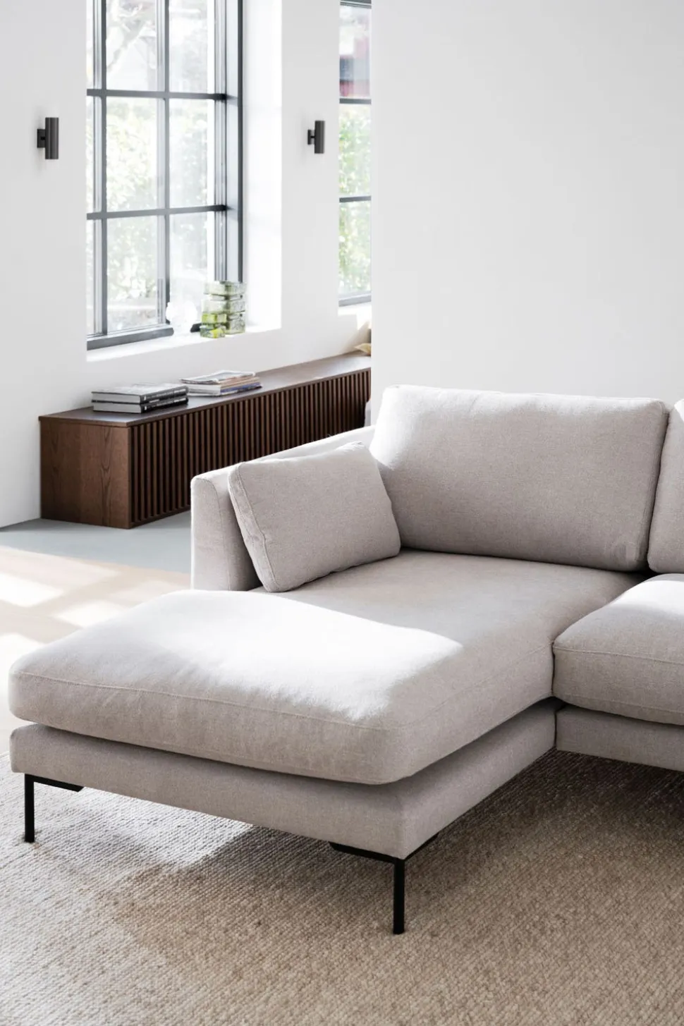 Corwin Divansoffa m Schäslong V | Tyg Rita 1 Ljusbeige