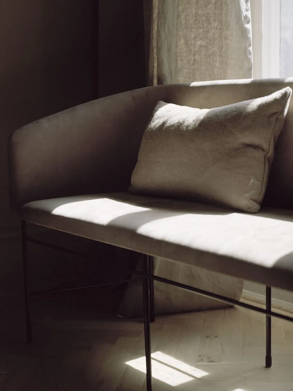Covent Loveseat