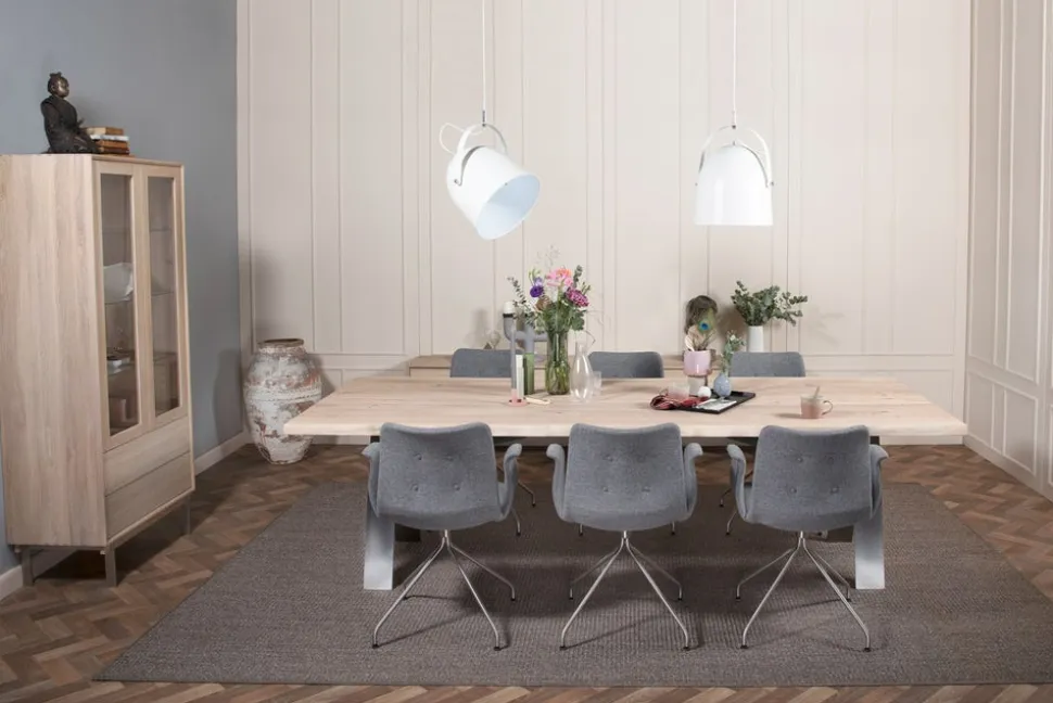Elegant Matbord | Metallben