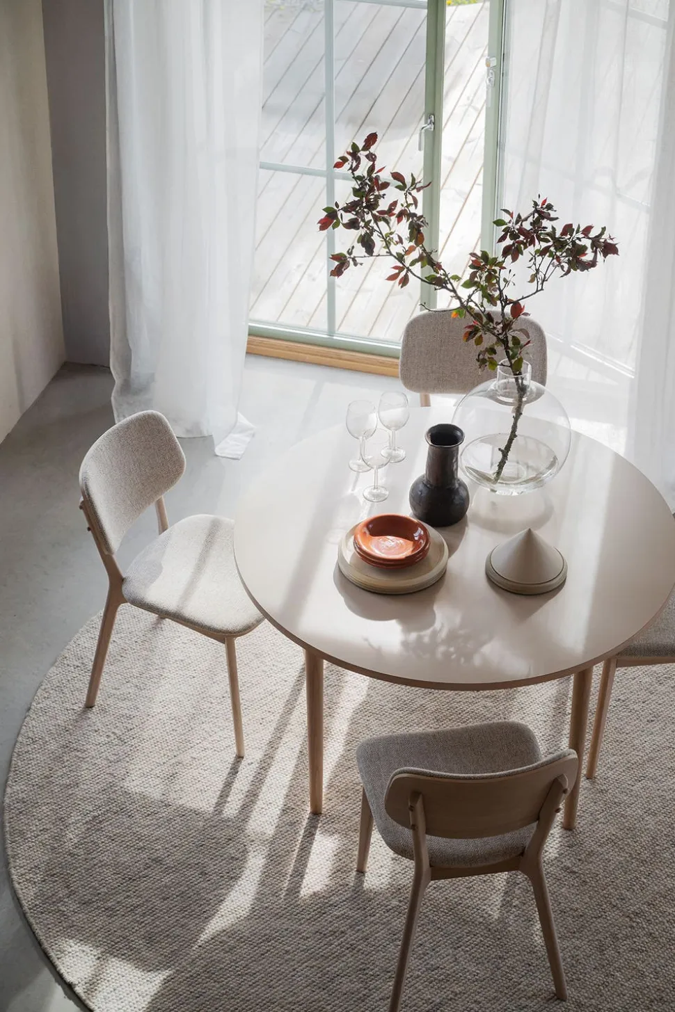 Fairmount Matbord Ø120 | Beige HPL/Vitpigm. Ek