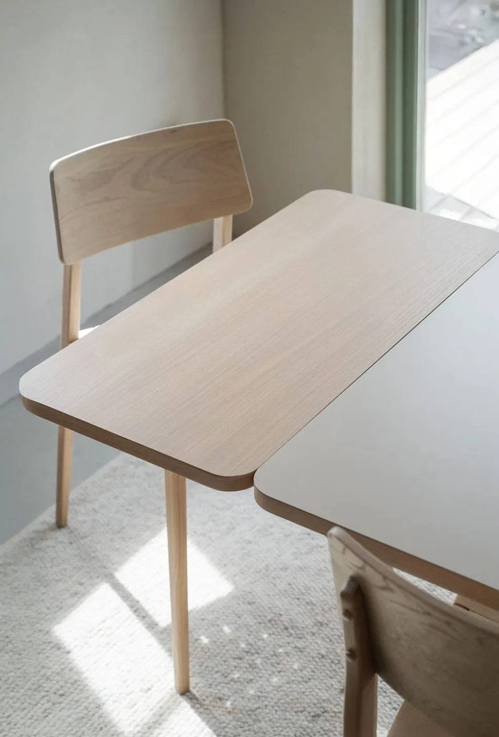 Fairmount Matbord 220x95 | Beige HPL/Vitpigm. Ek
