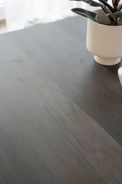Filippa Matbord Runt | Mörkbrun Ek
