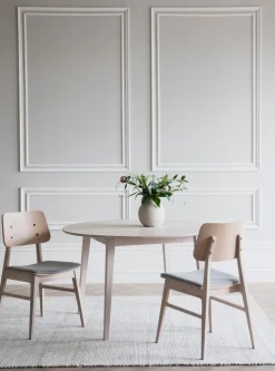 Filippa Matbord Runt | Vitpigmenterad Ek