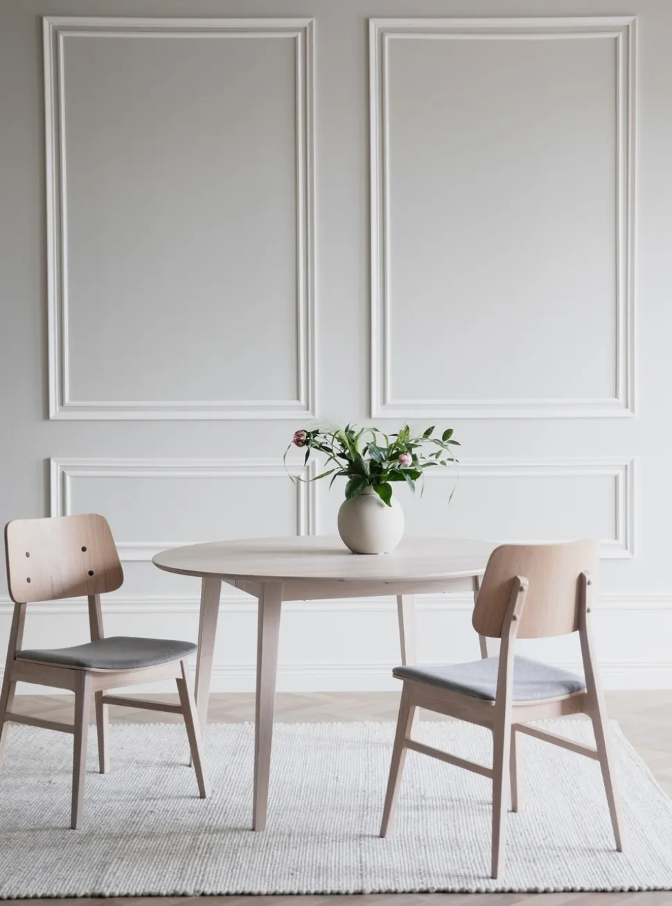 Filippa Matbord Runt | Vitpigmenterad Ek