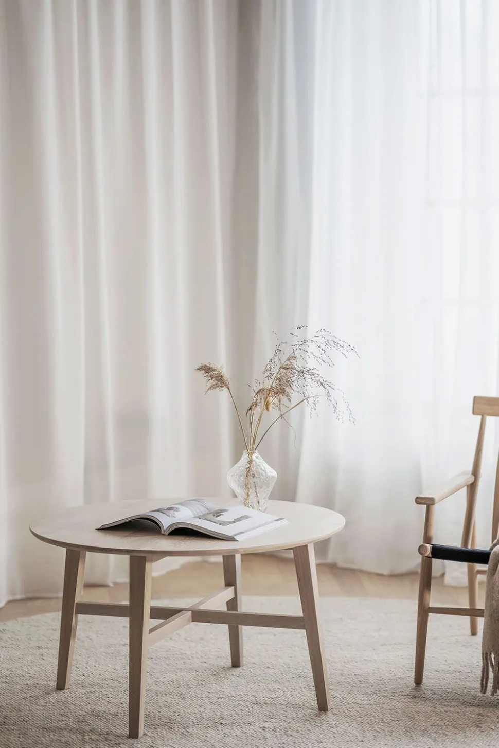 Filippa Soffbord Ø90 | Vitpigmenterad Ek