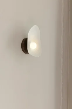 Florii 1 Vägglampa | Dark Bronze/White