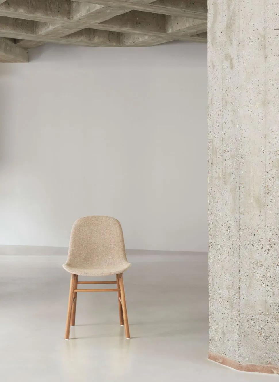 Form Stol Klädd | Valnöt
