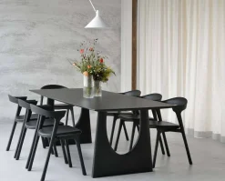 Geometric Matbord | Svart Ek | 250 cm