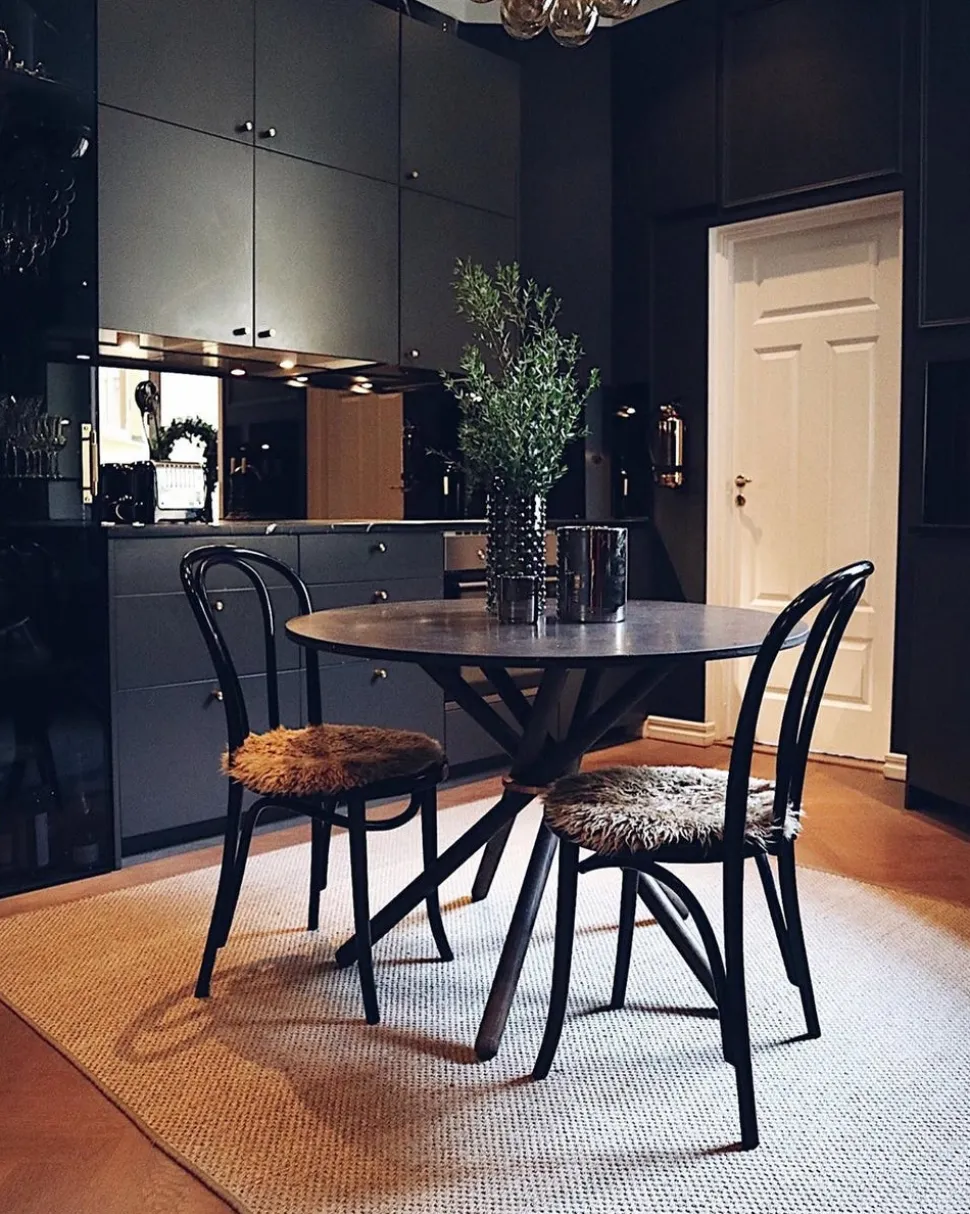 Hector Matbord Runt Ø120 | Mörk Ek, Mässingsring