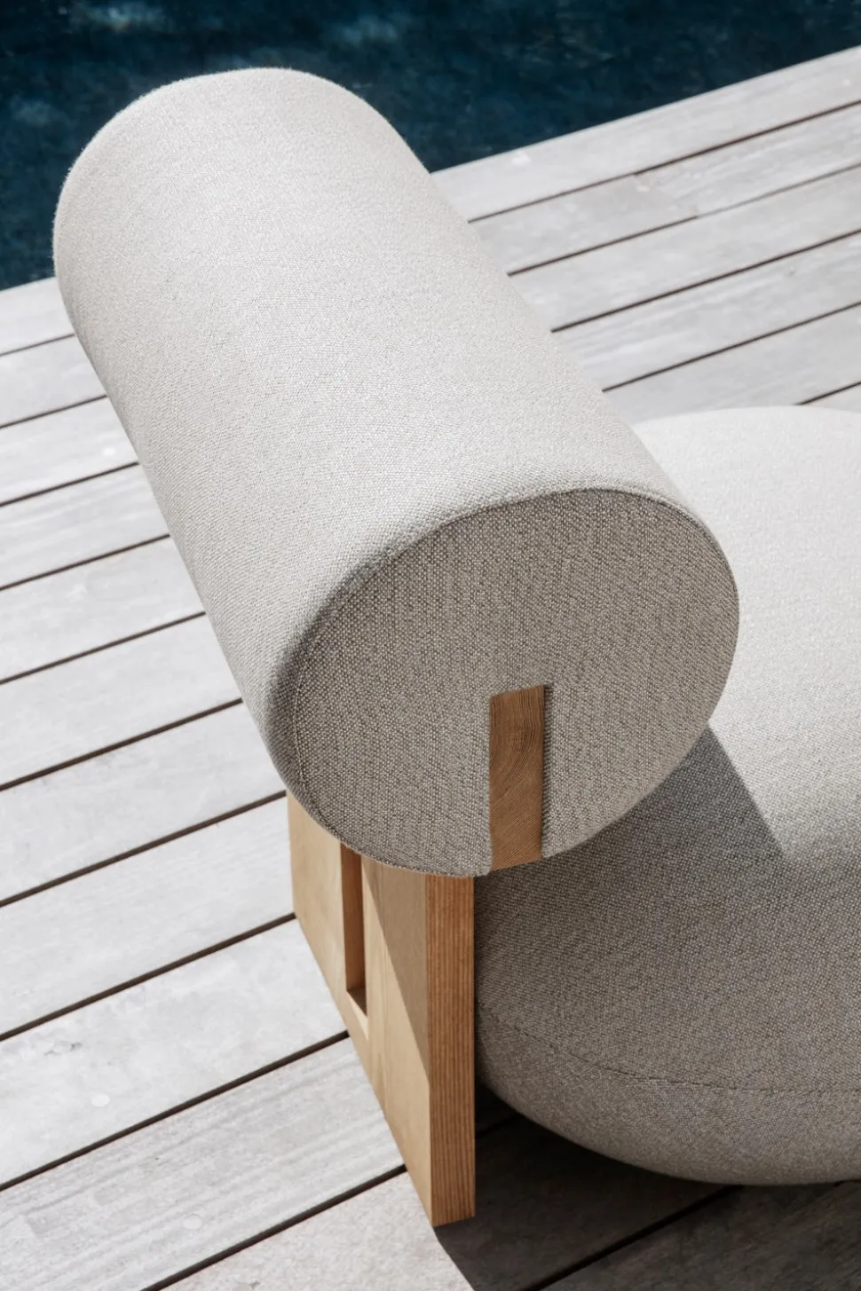 Hippo Lounge Chair Outdoor | Sunbrella Savane Coconut