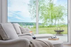 Howard Divan Medium