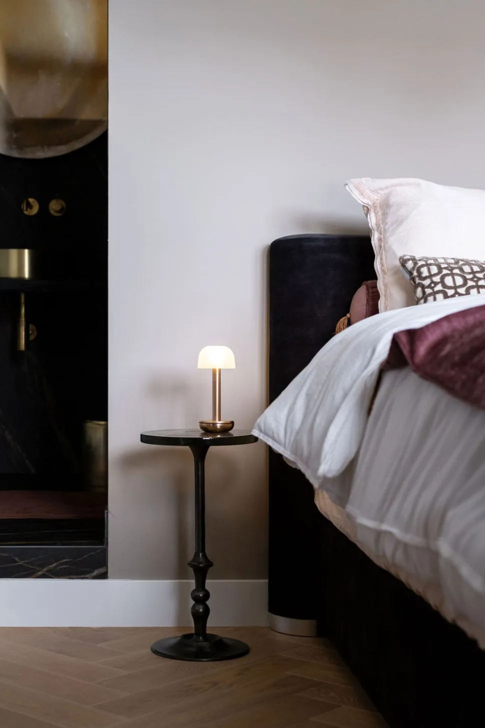Humble Two Bordslampa | Guld | Frostat Glas