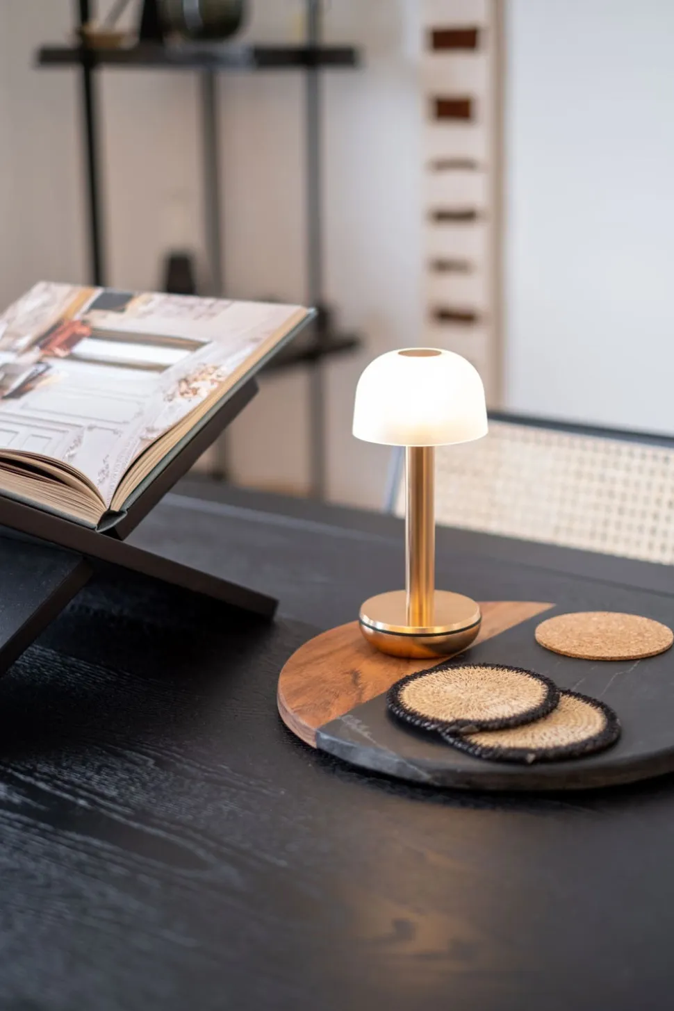 Humble Two Bordslampa | Guld | Frostat Glas