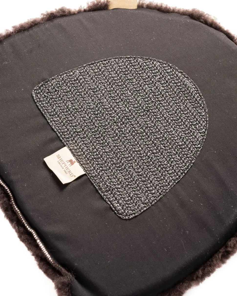 Judith Stolsdyna | 34x36 Svart
