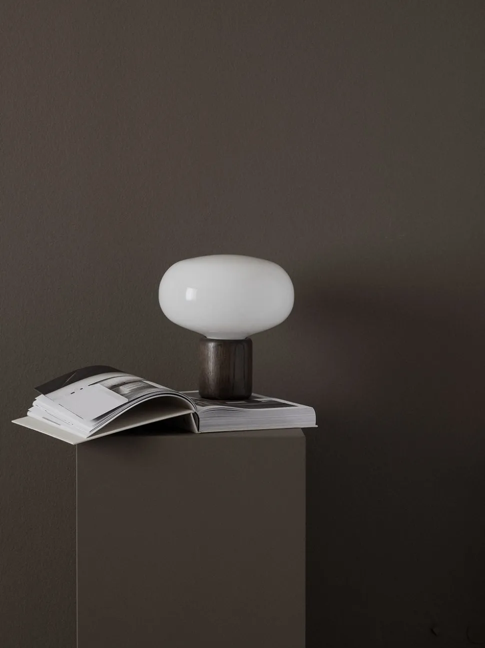 Karl-Johan bordslampa Svart Marmor