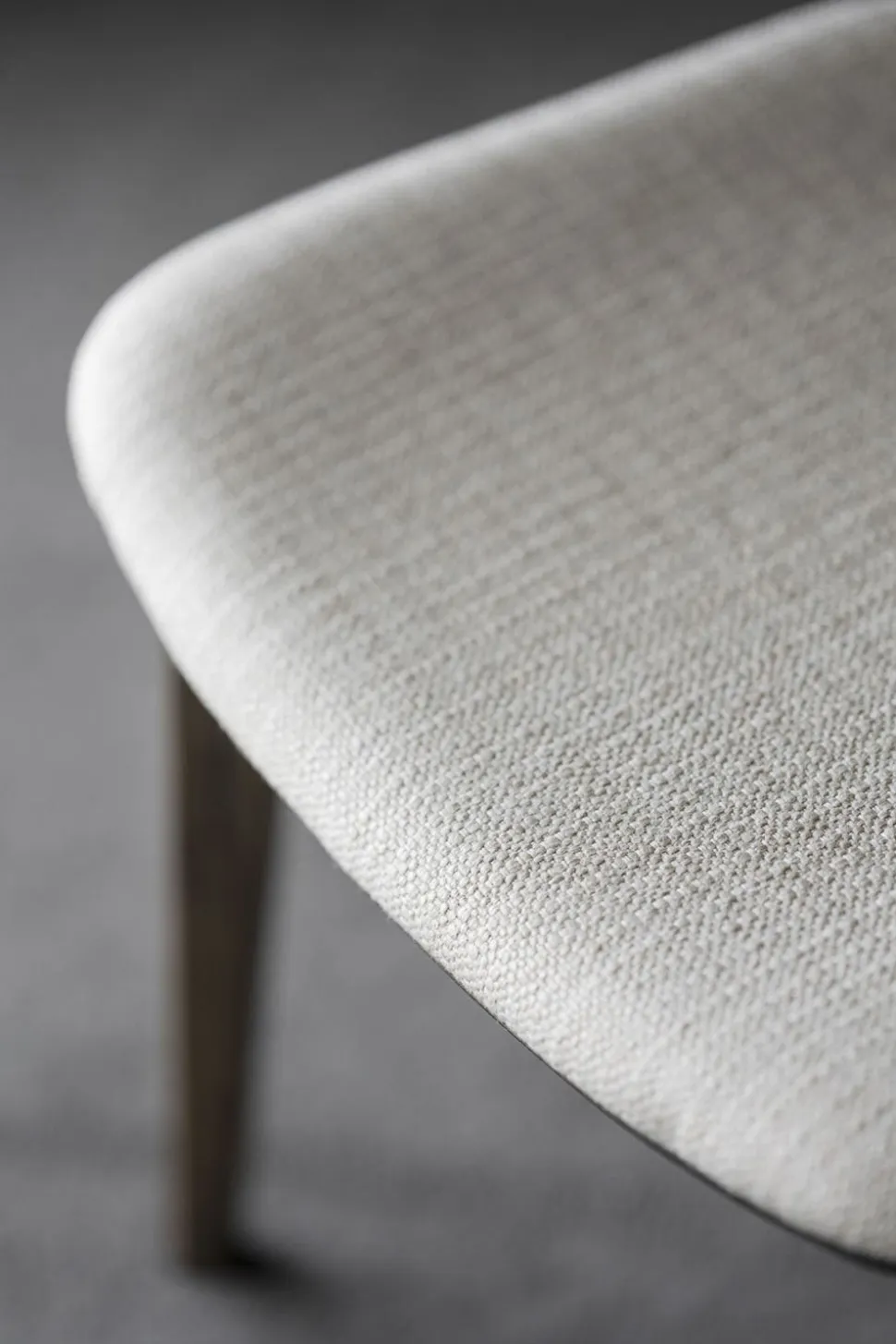 Kato Stol | Brunlackad Ek, Beige