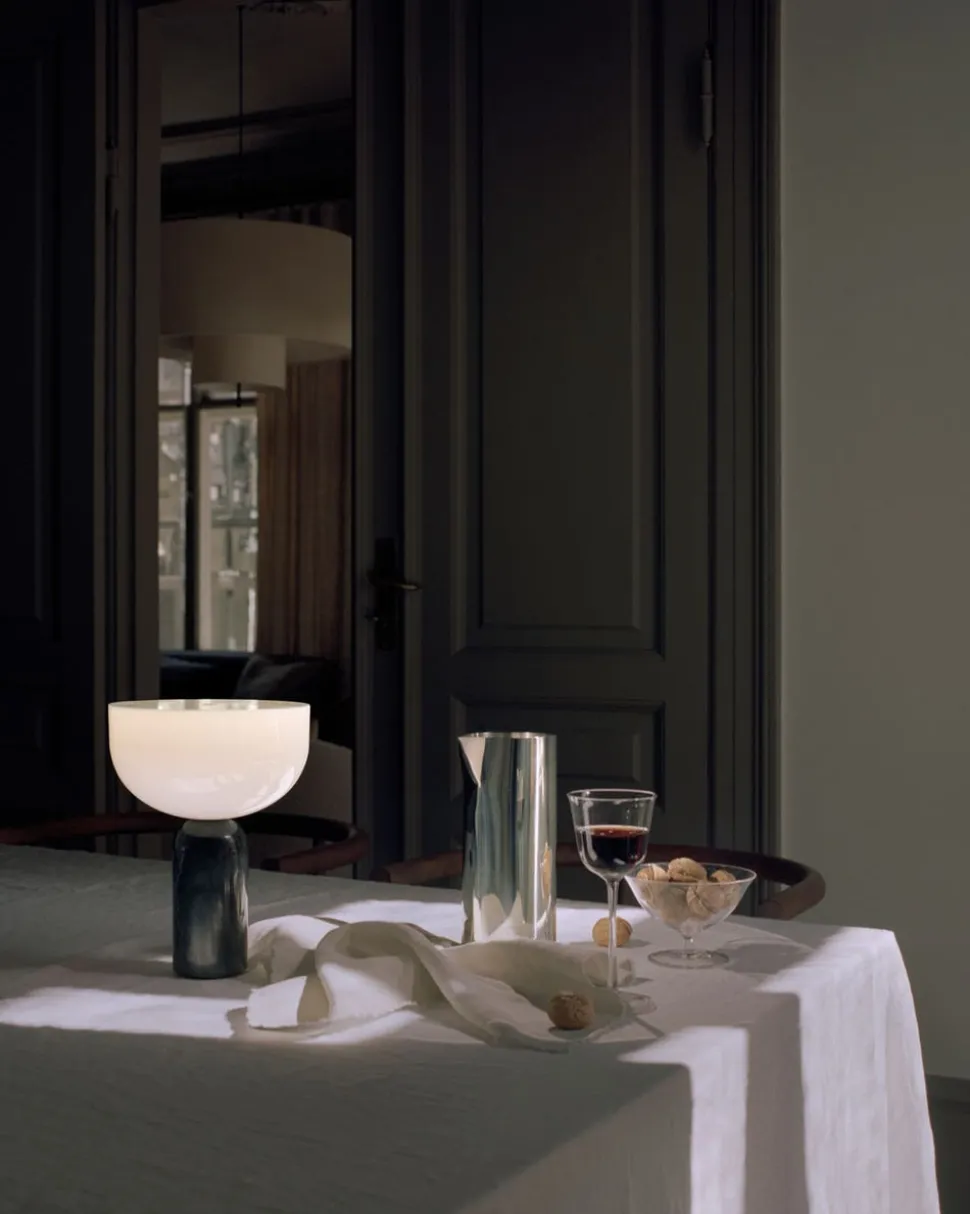 Kizu Portabel Bordslampa | Svart Marmor