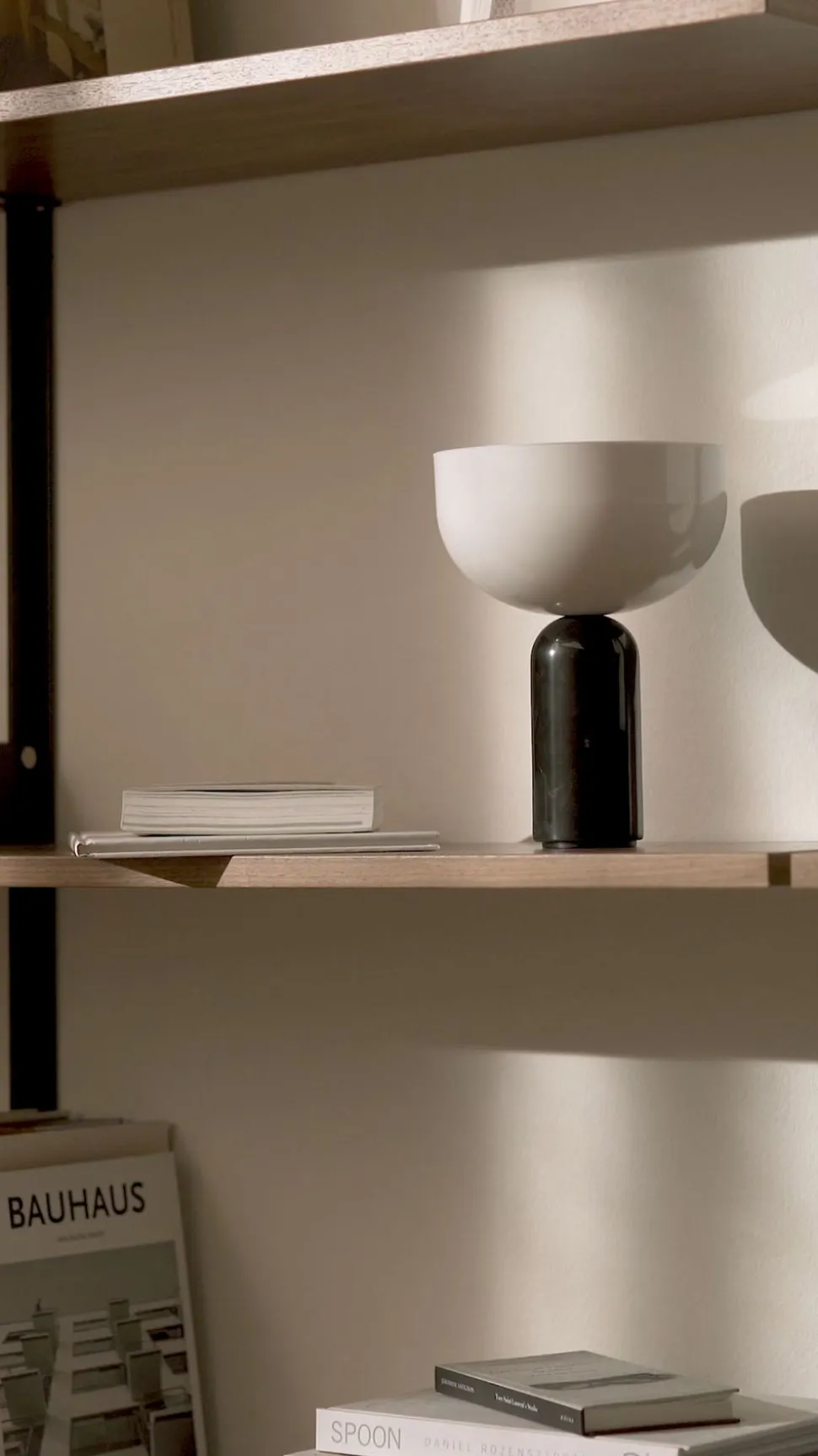 Kizu Portabel Bordslampa | Svart Marmor