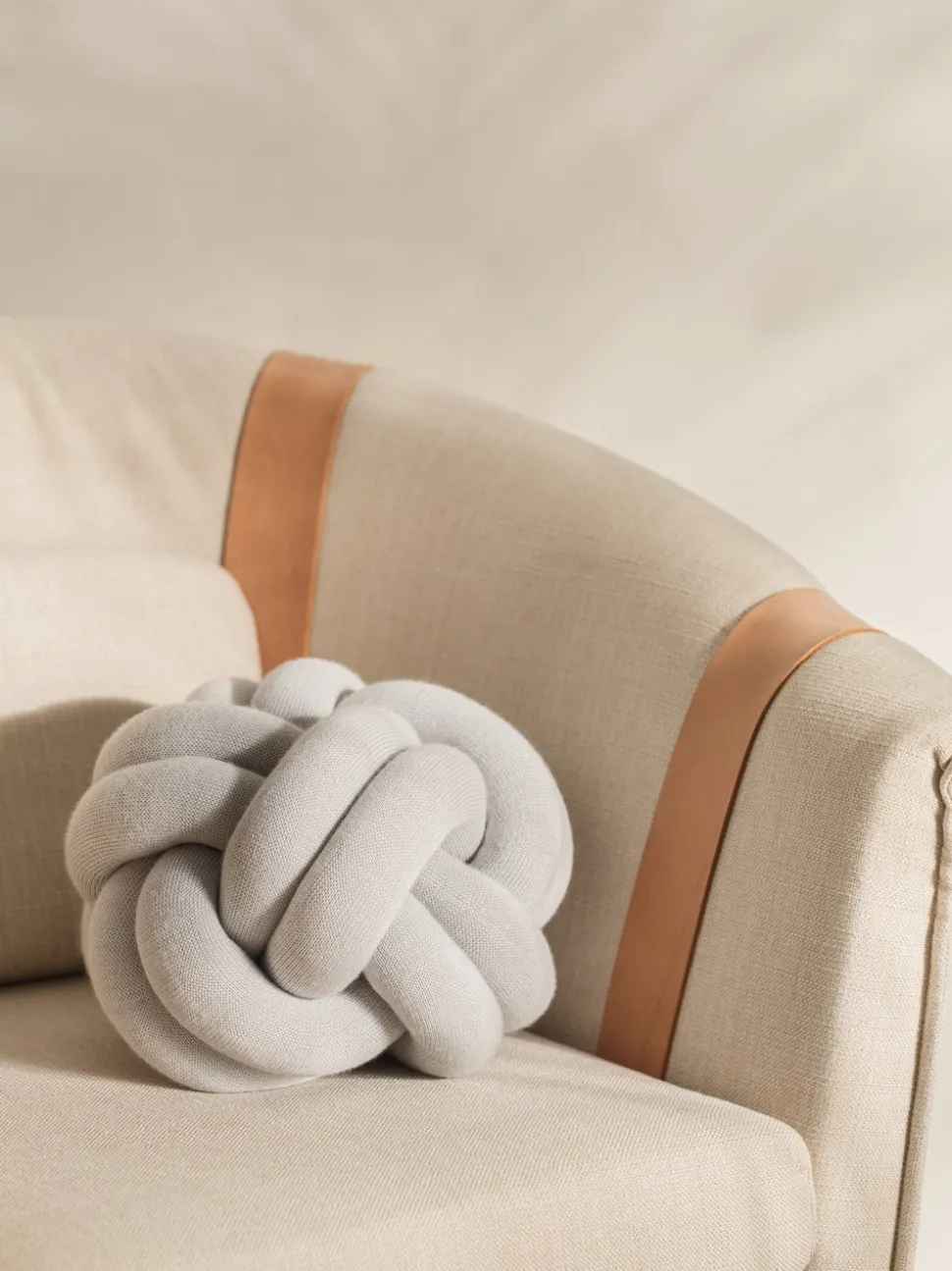 Knot Cushion | White-Grey