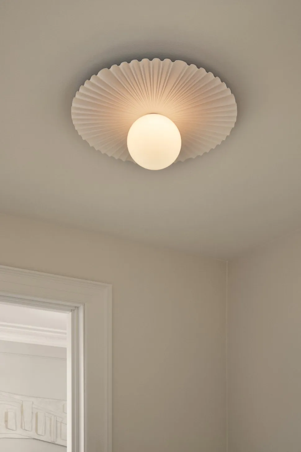 Liila Muuse Vägg-/Taklampa, Medium | White/Opal