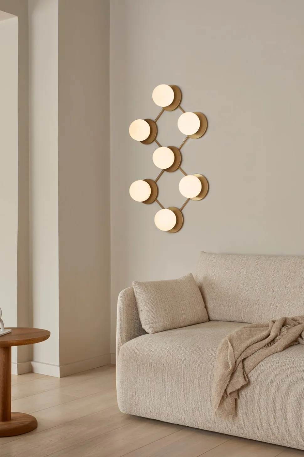 Liila 7 Vägglampa | Nordic Gold/Opal