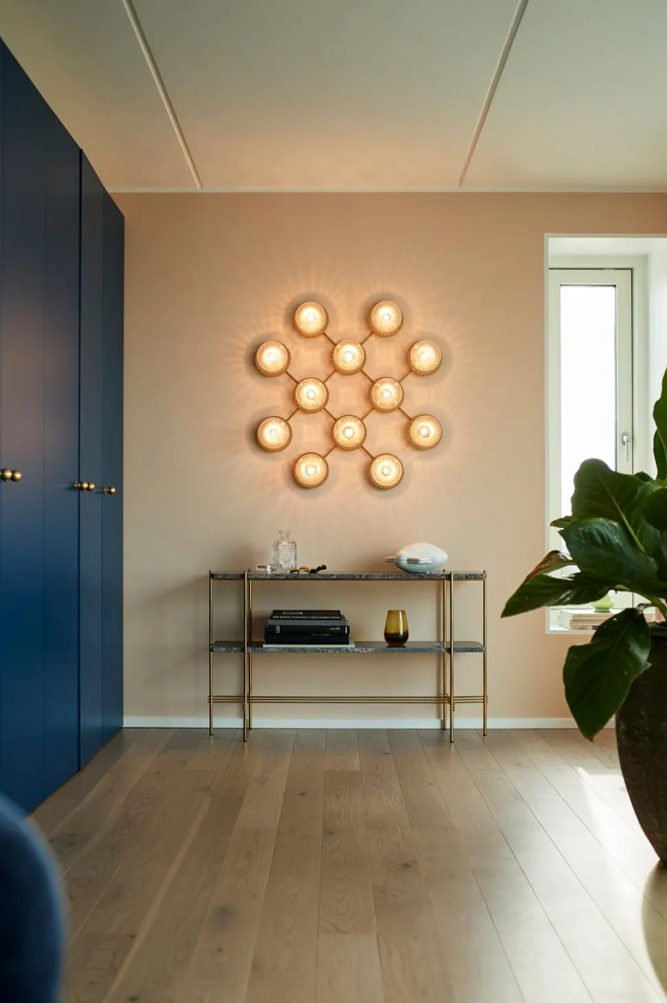 Liila 12 Vägglampa | Nordic Gold/Optic Clear