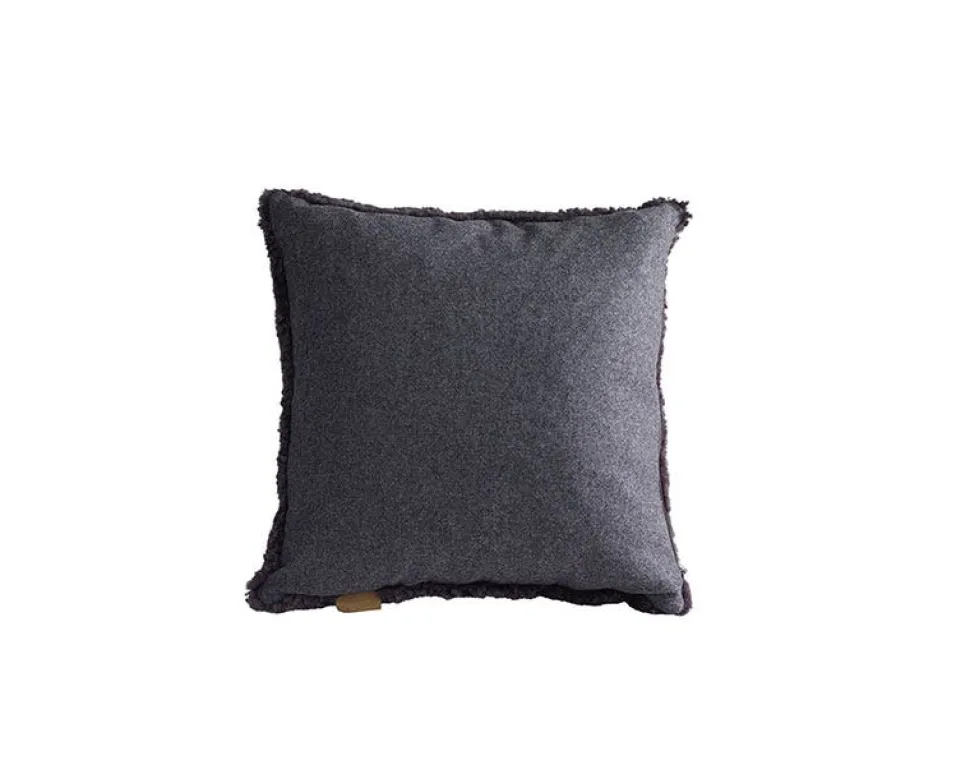 Lina fårskinnskudde 40x40 Carbon