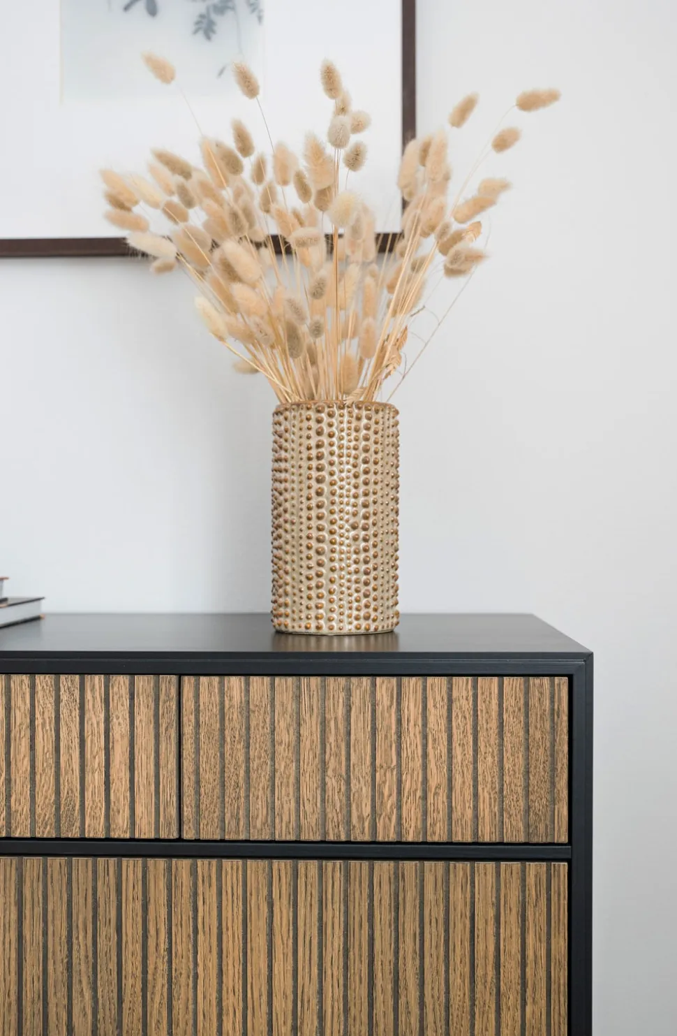 Line Skänk Burned Walnut/ Black | 4 Dörrar med Sockel