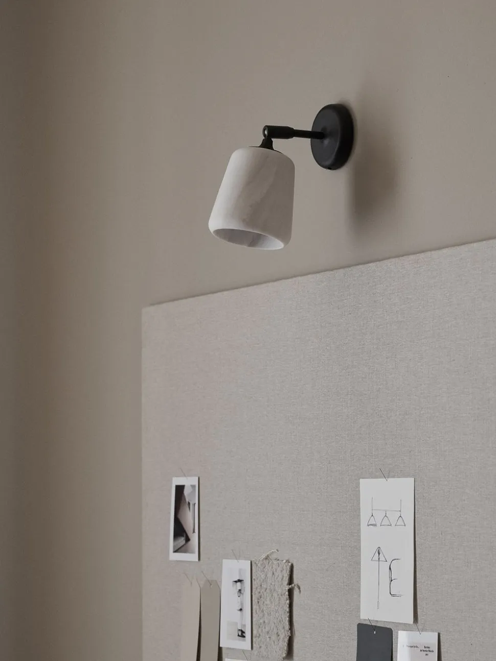 Material Vägglampa Ljusgrå betong