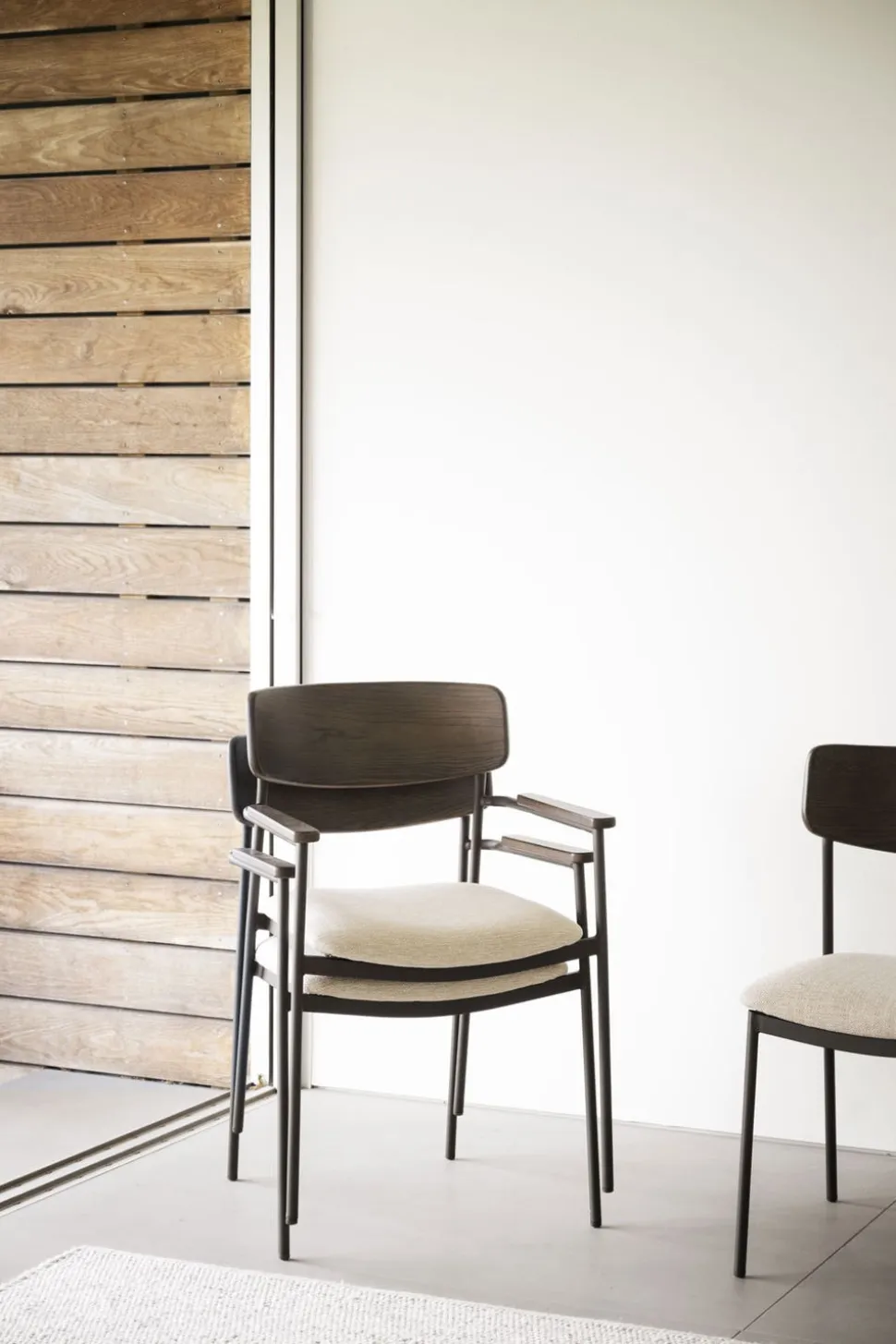Maymont Karmstol | Brun Ek | Ljusbeige