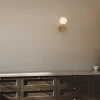Miira Vägglampa | Brass/Opal
